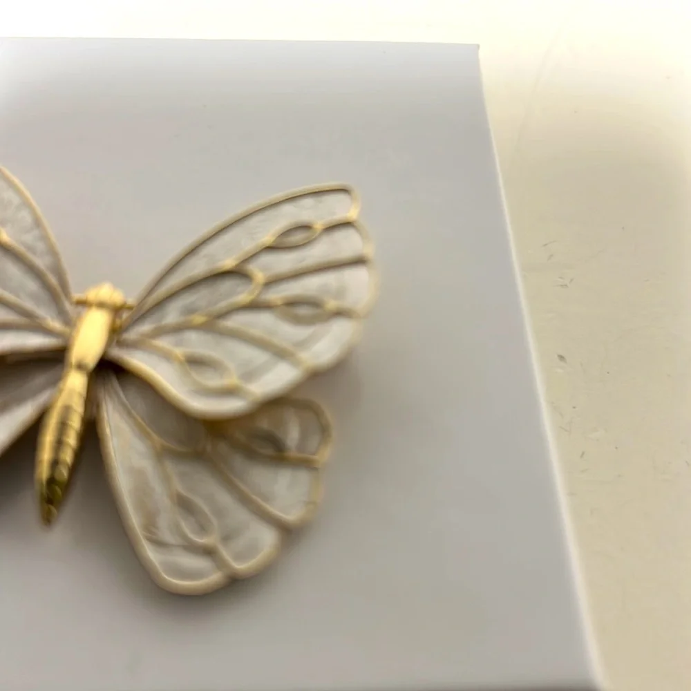 Pasteli butterfly brooch gold tone pearl fairycore cottagecore spring vintage